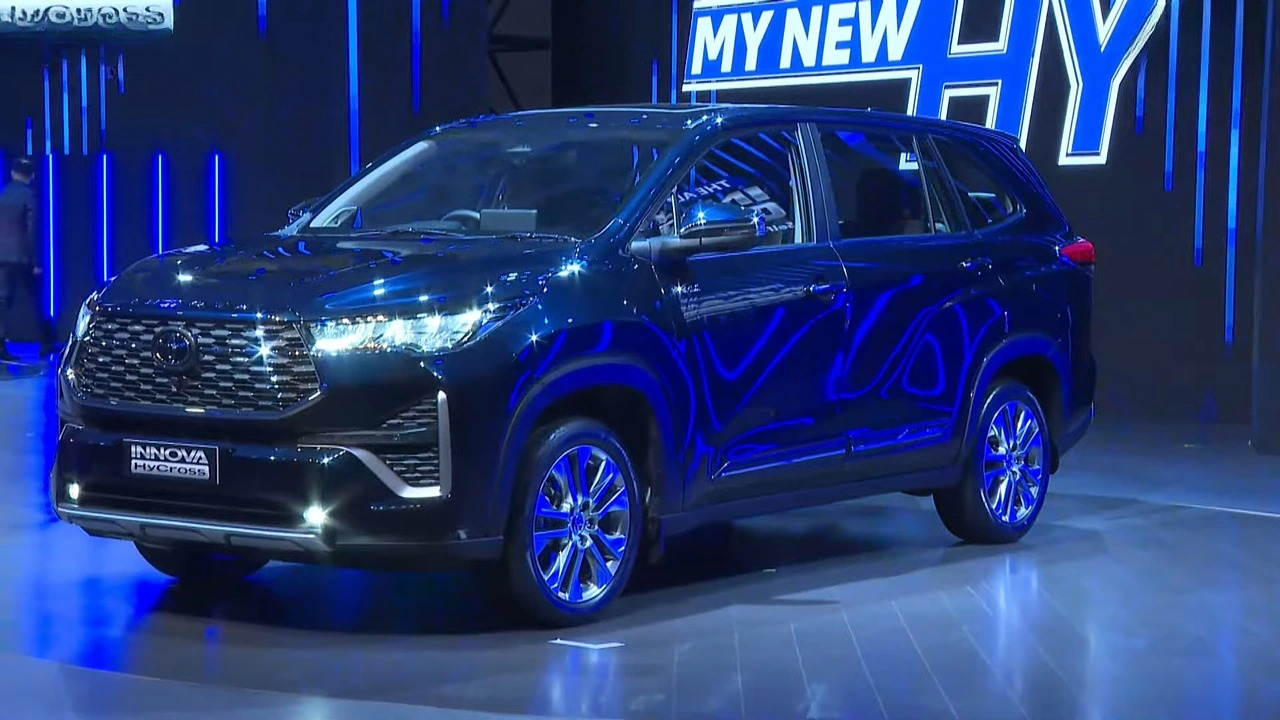 Toyota Innova Hycross
