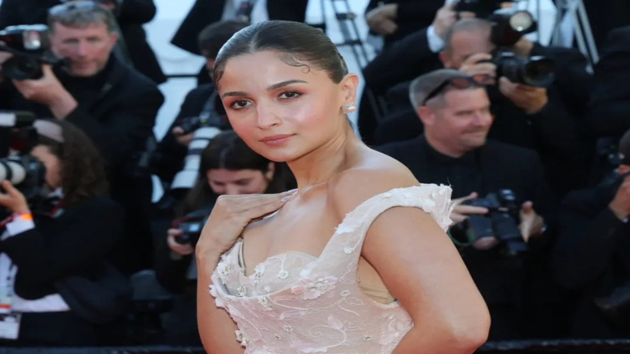 Alia Bhatt Stuns in Breathtaking...