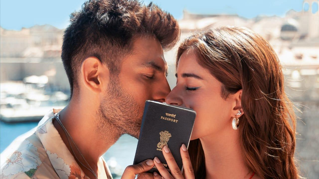 Tu Meri Main Tera- Kartik...