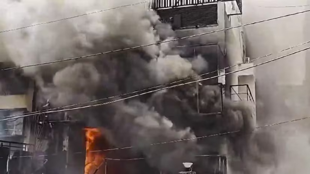 Khidarpur Market Fire: 1300 Shops Gone