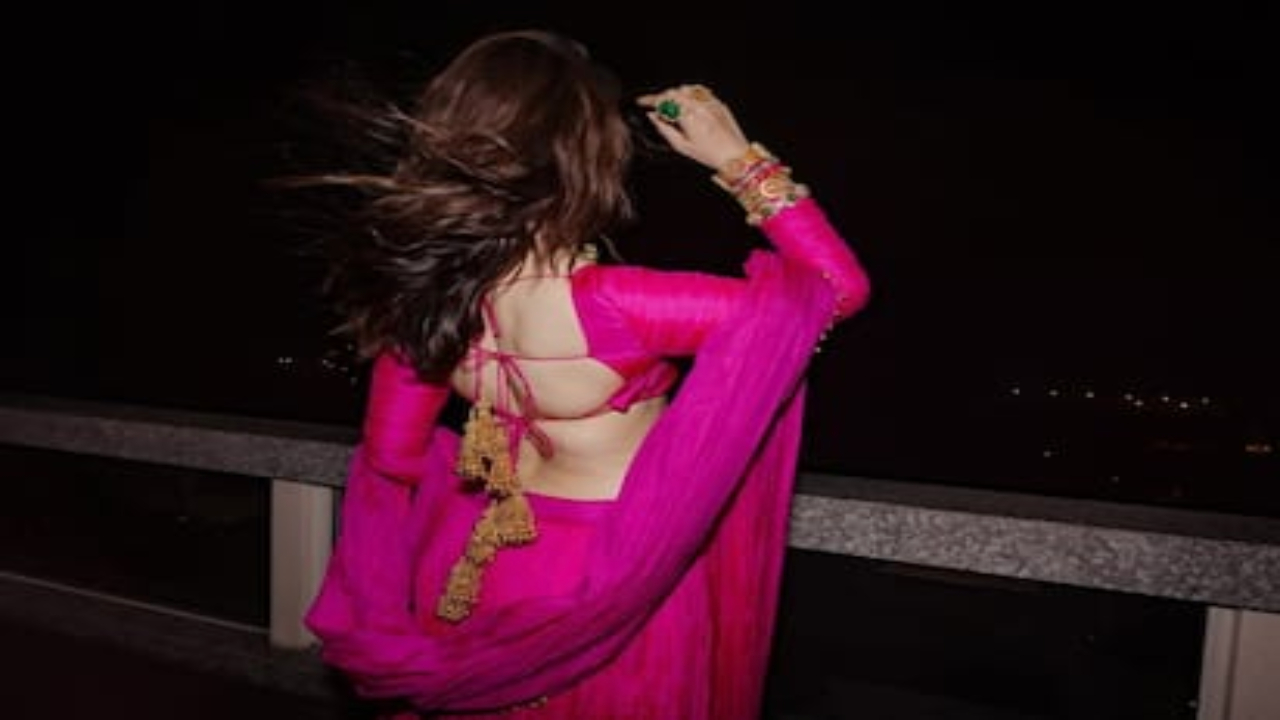 Who Beat Deepika & Alia?...
