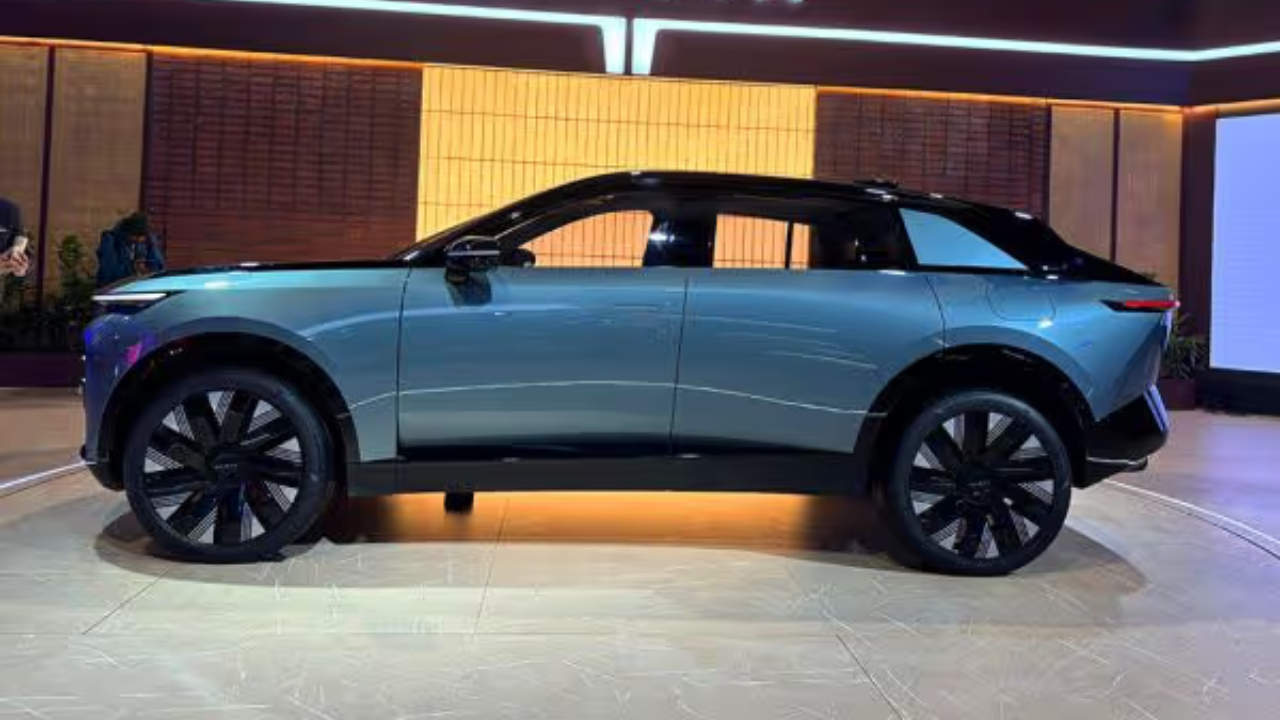 Tata Motors to Launch 7...