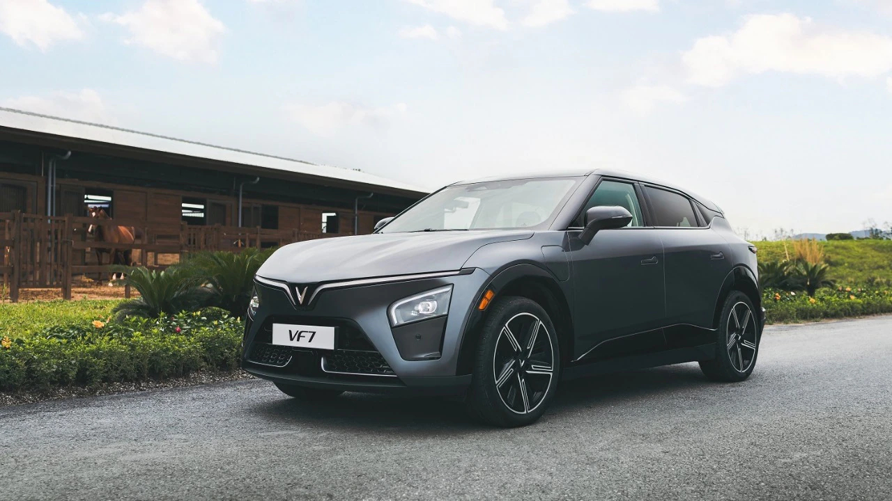 VinFast’s Premium EV Entry in...