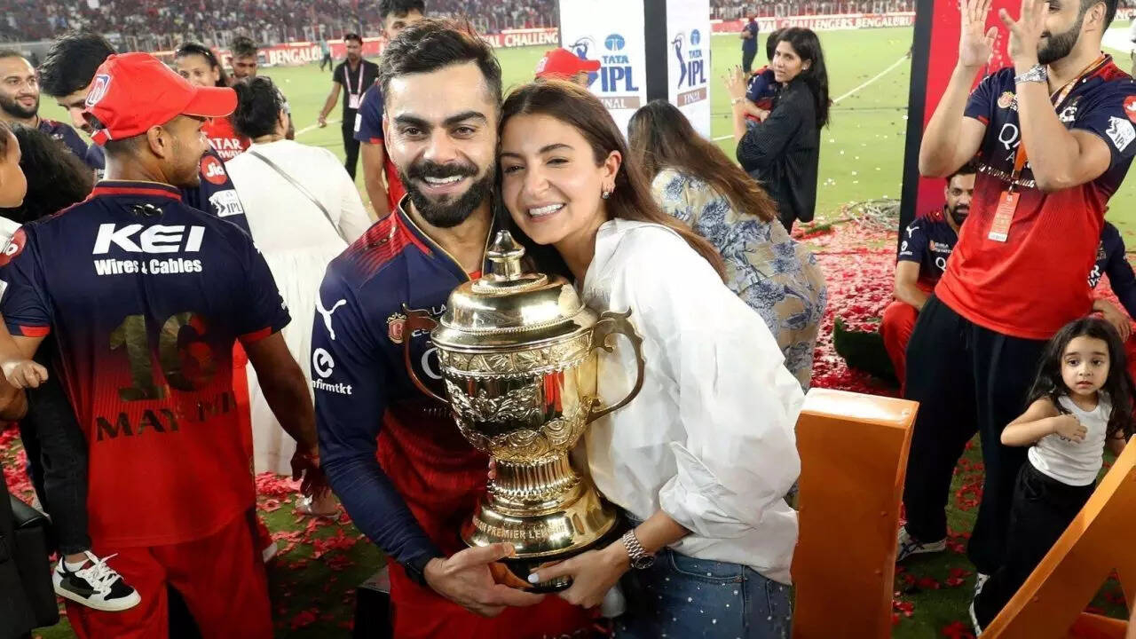 Virat Emotional Tribute to