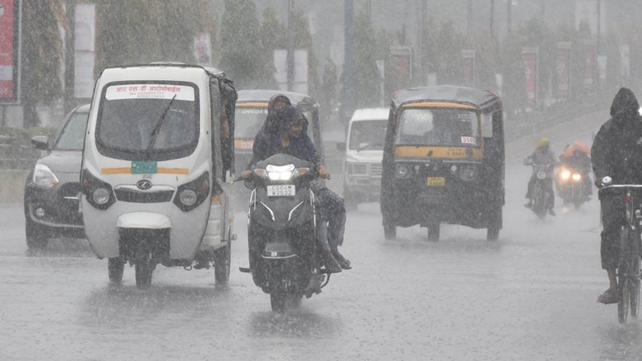 CG Weather Update Today: Heavy rain alert in Chhattisgarh, rain from Raipur to Bastar raised concerns