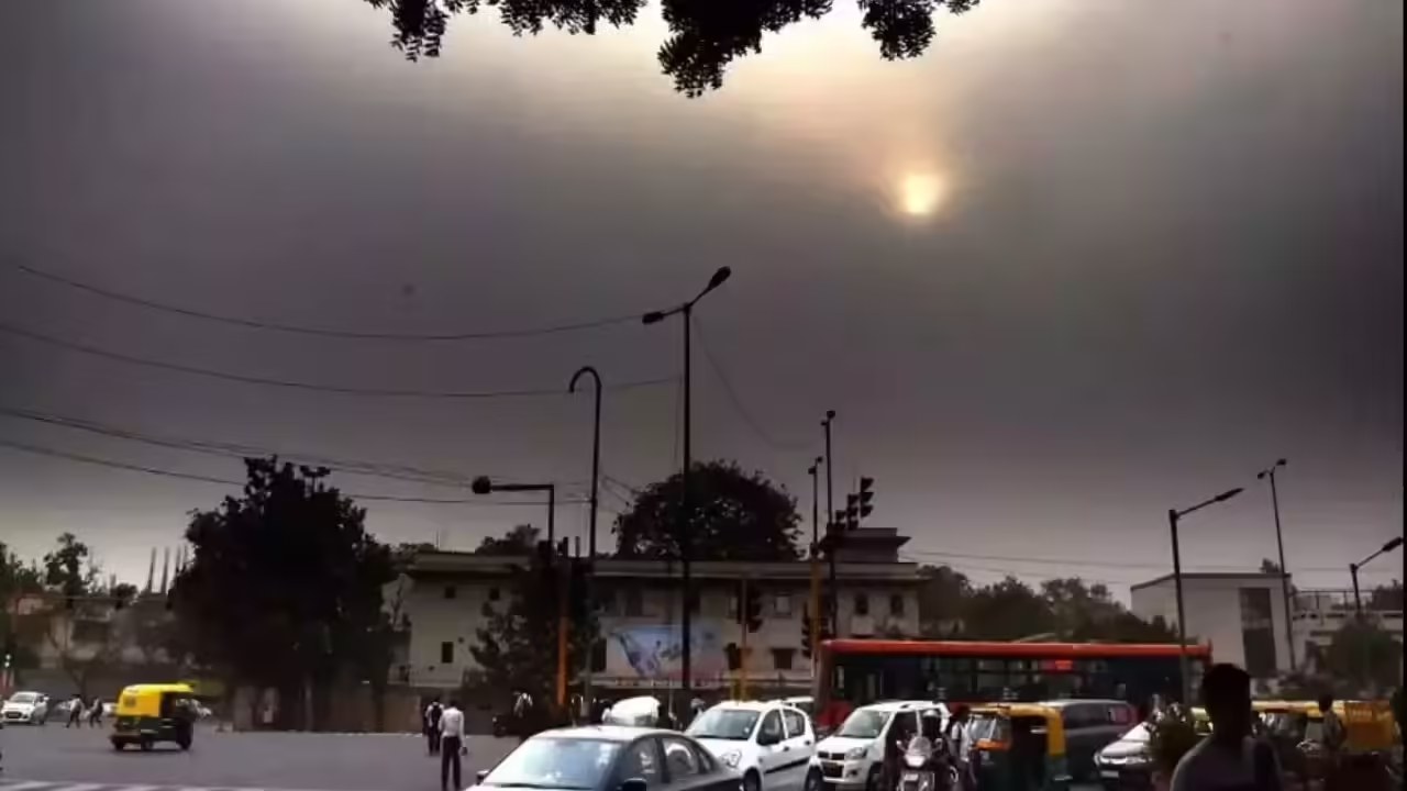 Delhi weather update: Relief from overnight rain, IMD issued 'Yellow Alert'