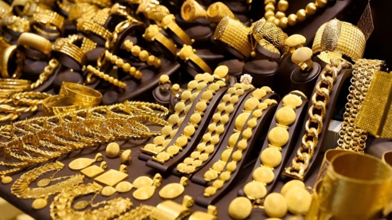 Fluctuation in gold and silver prices