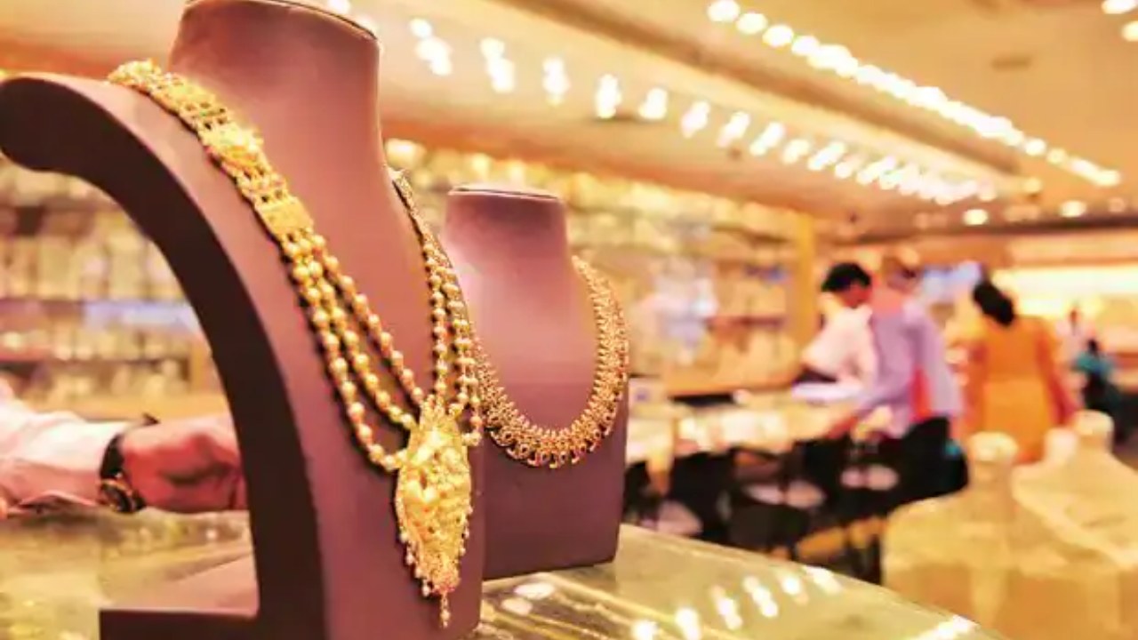 Gold Rate Today 18 August: Fluctuation in the price of gold and silver, know the latest rate of your city