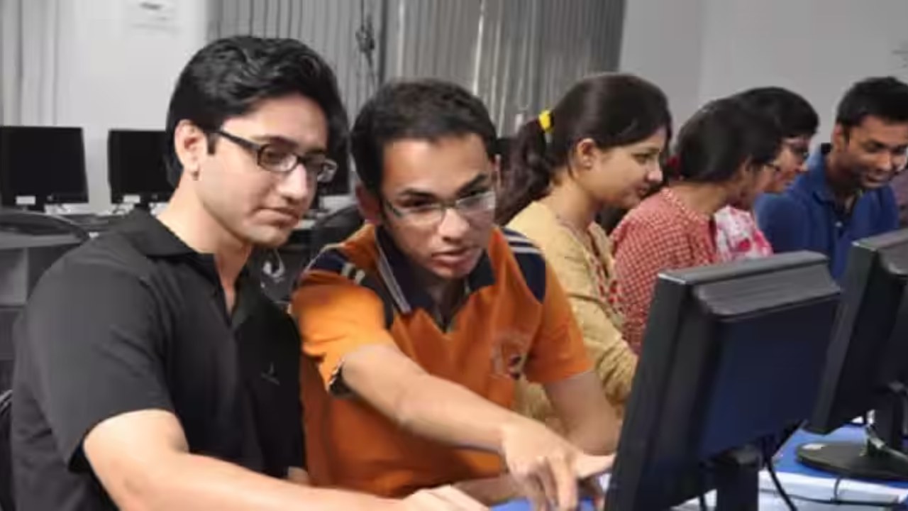 IBPS Clerk Recruitment 2025: Last date to apply for 10,277 posts is today, know qualification, age limit, exam pattern and salary