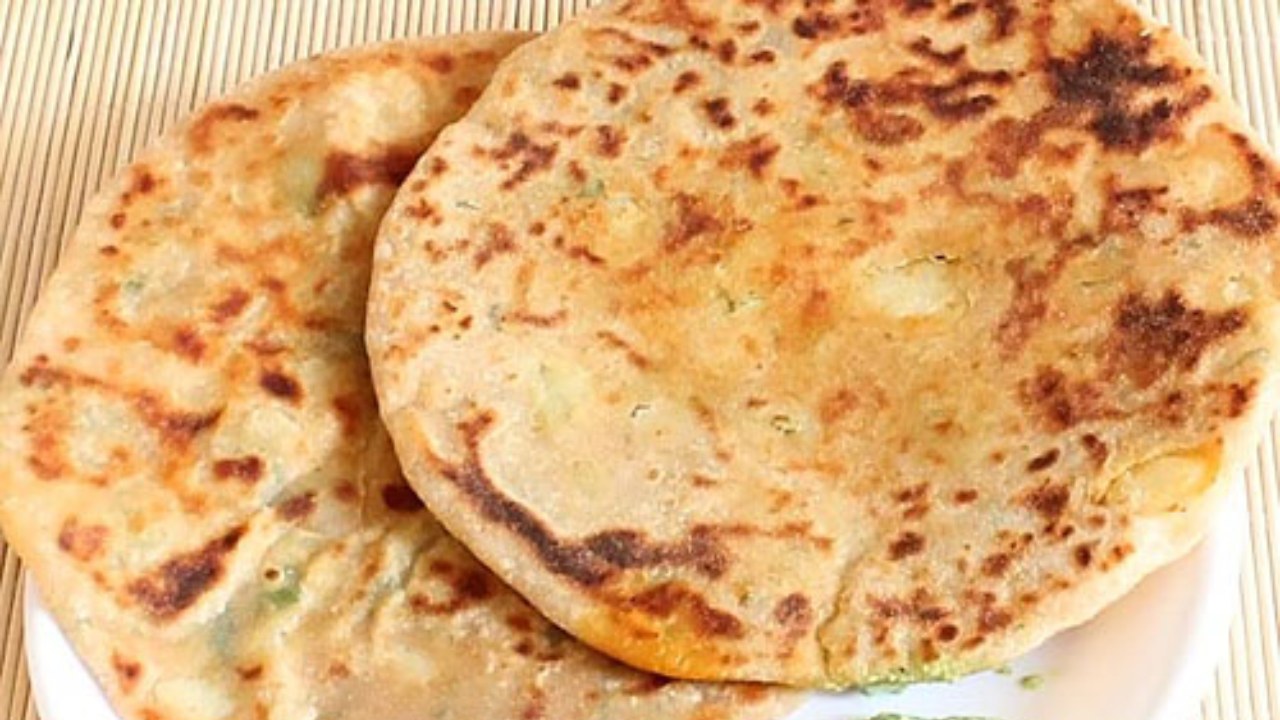 Make Dhaba style Tandoori Aloo Paratha