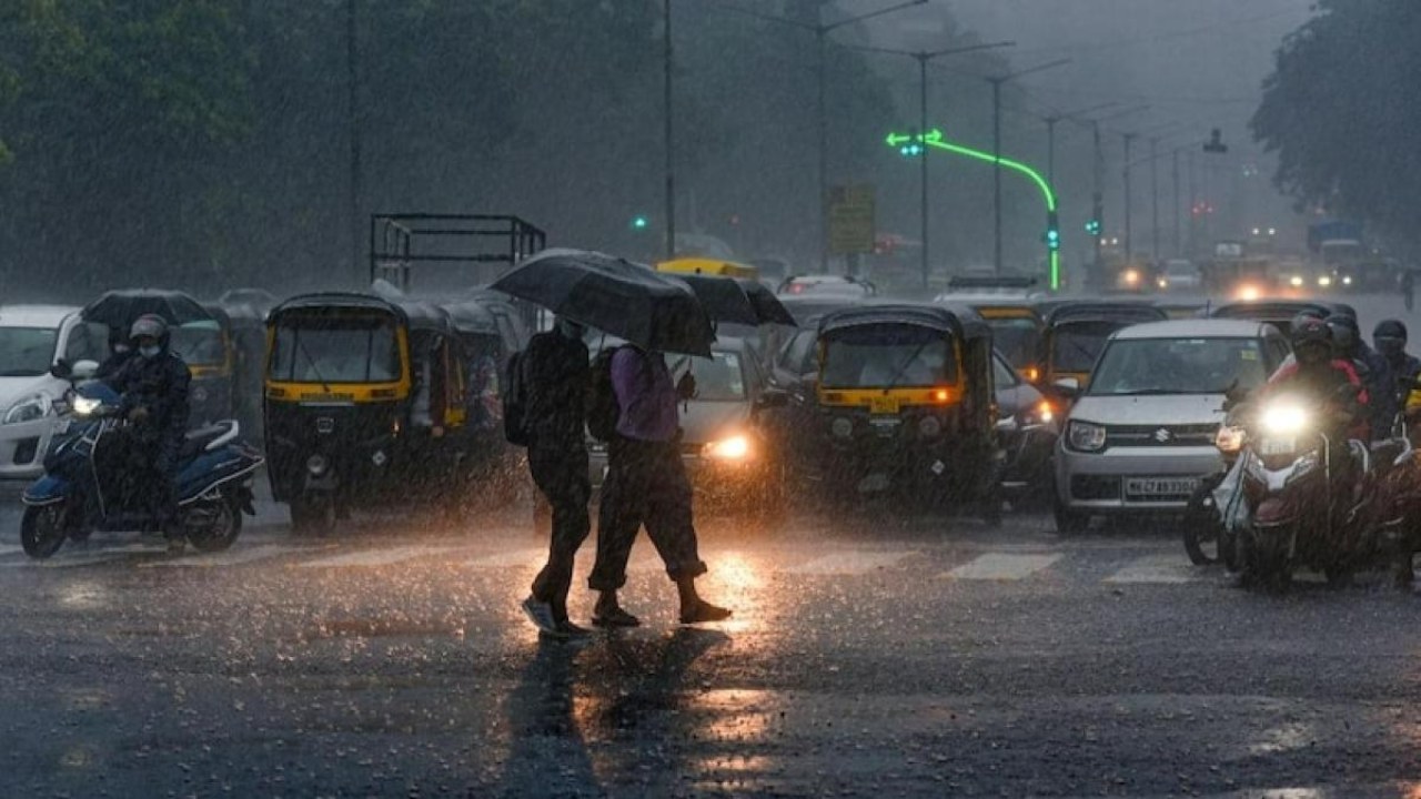 Monsoon Alert: IMD Warns of Heavy Rain in 10+ States, Flood Risk in UP, Uttarakhand & Northeast