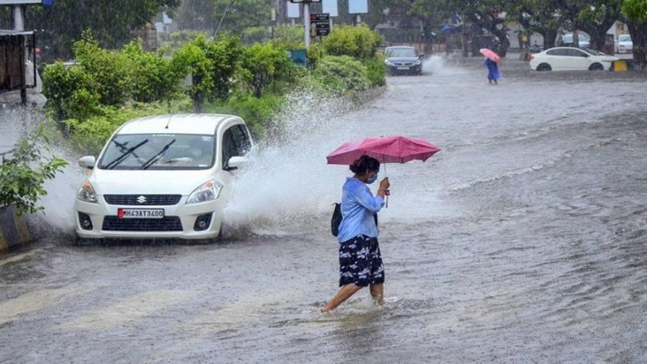 Mumbai Rains Alert: IMD Warns Heavy Showers in Maharashtra & North India Till Aug 18