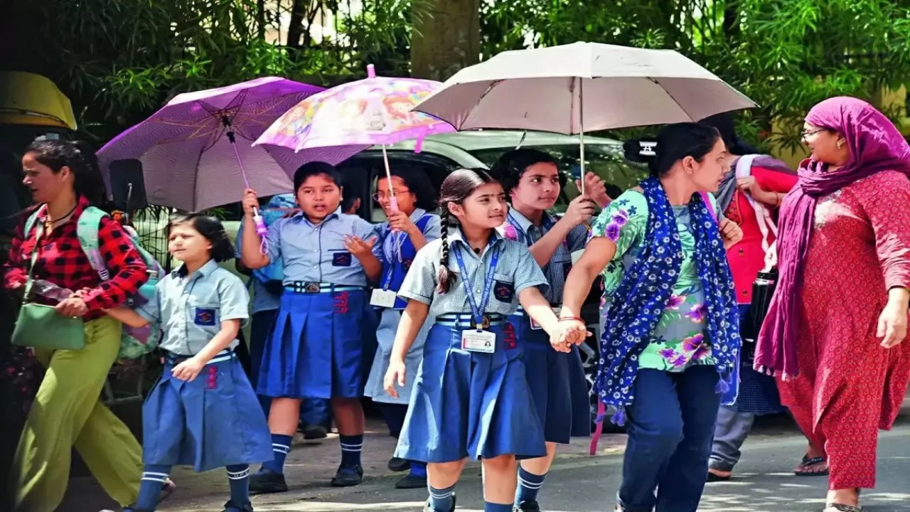 Navratri-Dussehra 2025: School Holiday List by State, Maharashtra shuts schools for rain